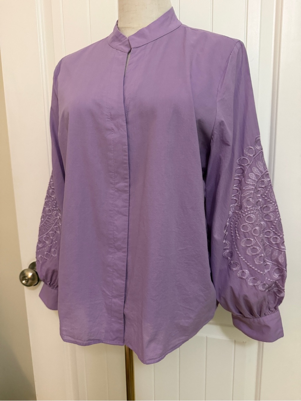 Hyacinth House Lavender Embroidered Balloon-Sleeve Button Up Top Large